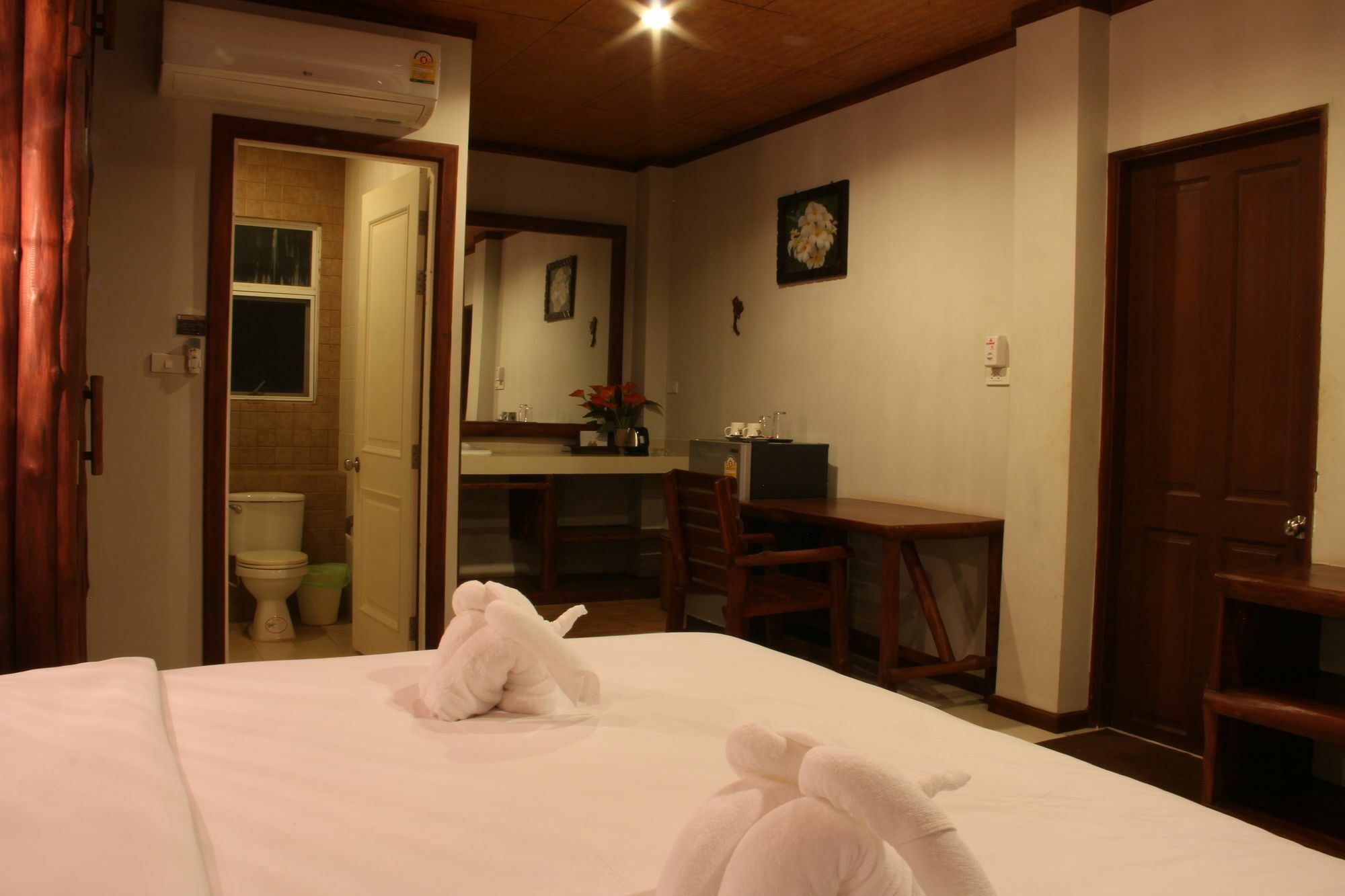 Singha Rubber Tree Hotel Ban Huai Maenam Noi Екстериор снимка